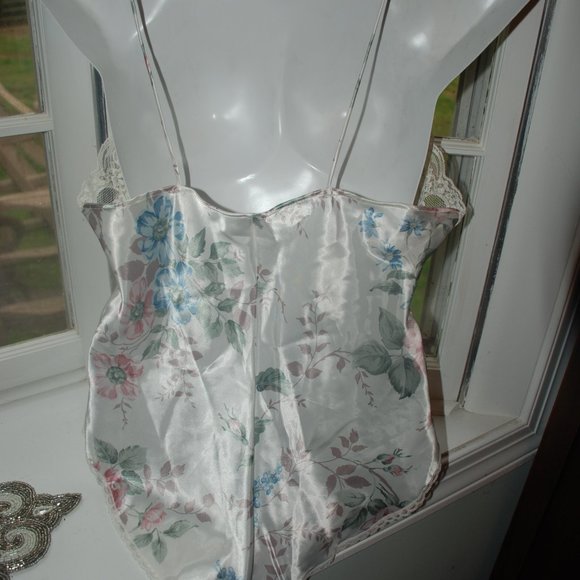 NWOT Floral and Lace Teddi - Picture 3 of 4